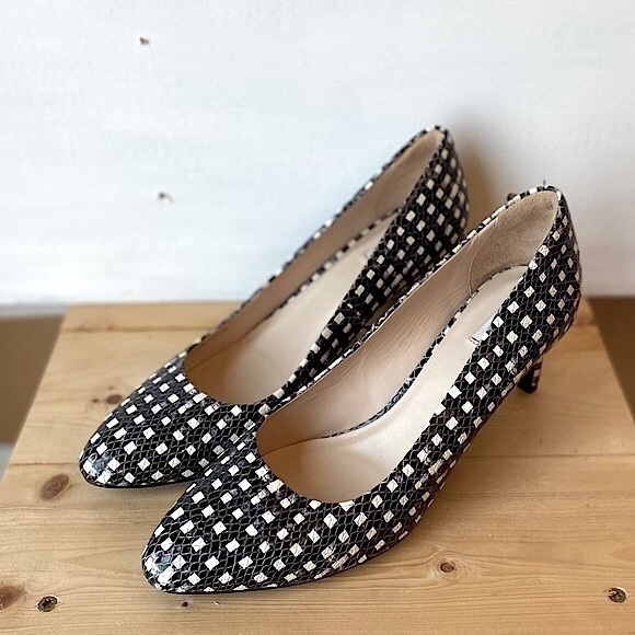 *SOLD* Cole Haan Black & White Leather Checkered Pumps Size: 9 - Picture 1 of 5